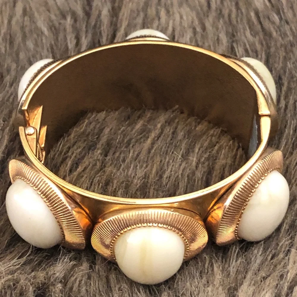 Vintage Two Sisters cream quartz stone bracelet